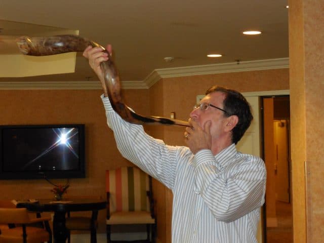 Jerry Sloat sounding the shofar